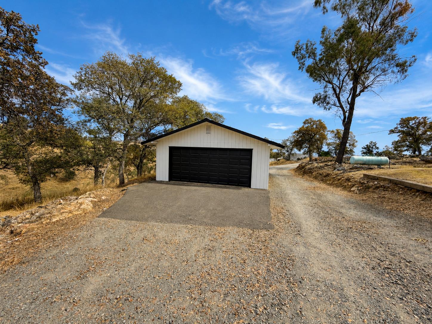 9846 Alamo Dr, La Grange, CA 95329