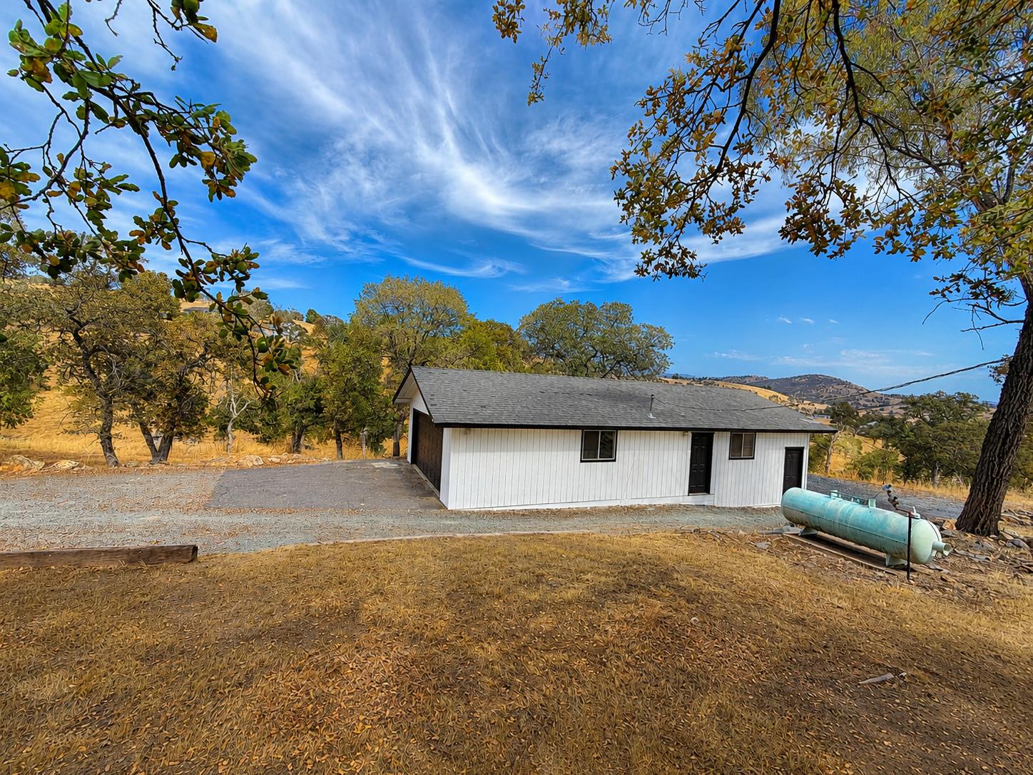 9846 Alamo Dr, La Grange, CA 95329