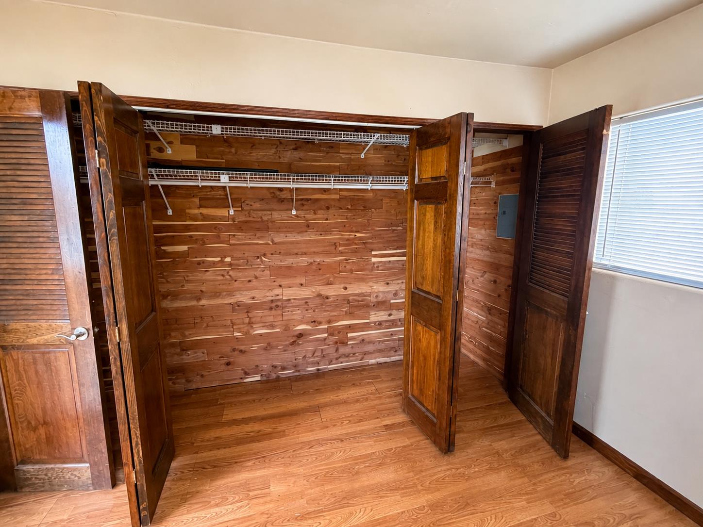 9846 Alamo Dr, La Grange, CA 95329