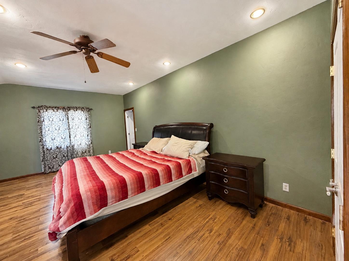 9846 Alamo Dr, La Grange, CA 95329