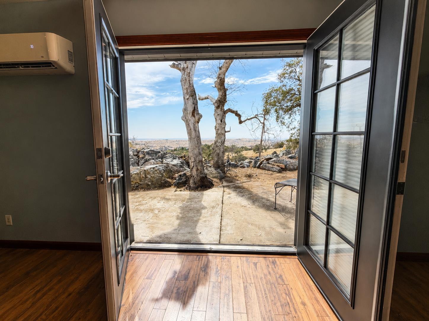 9846 Alamo Dr, La Grange, CA 95329