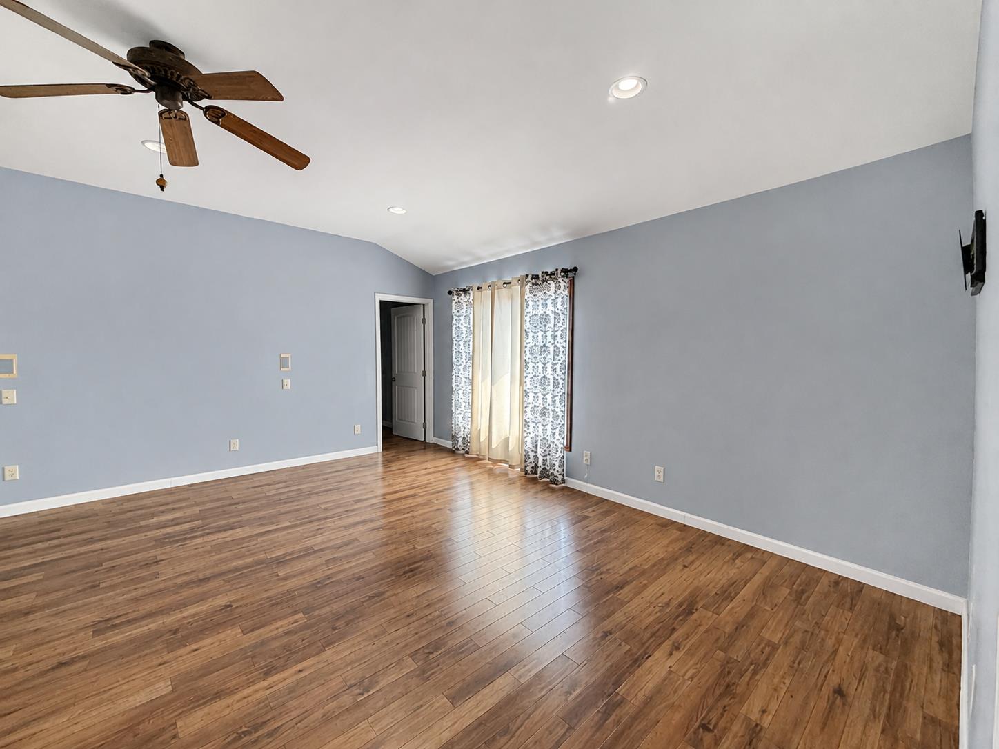 9846 Alamo Dr, La Grange, CA 95329