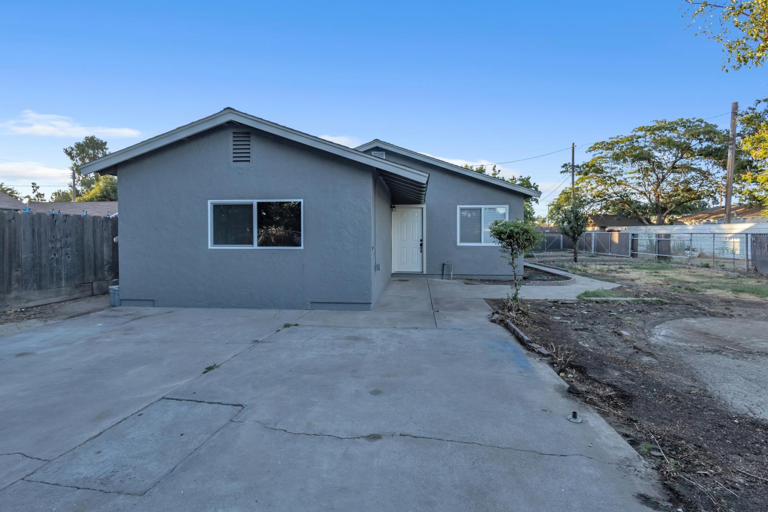 4825 Second St, Modesto, CA 95319