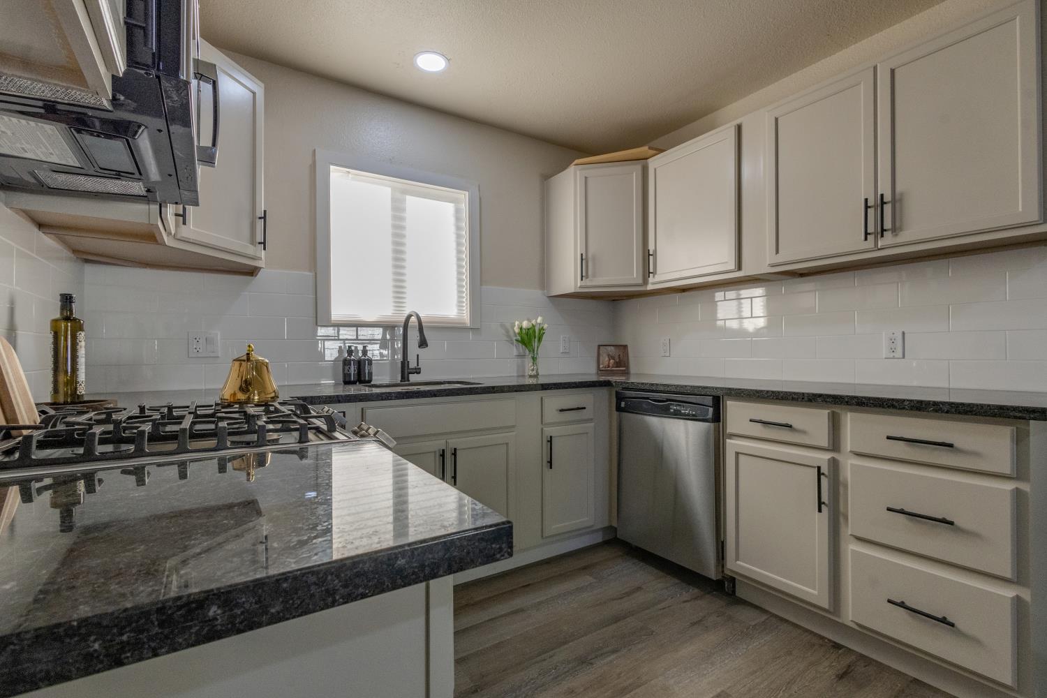 4825 Second St, Modesto, CA 95319