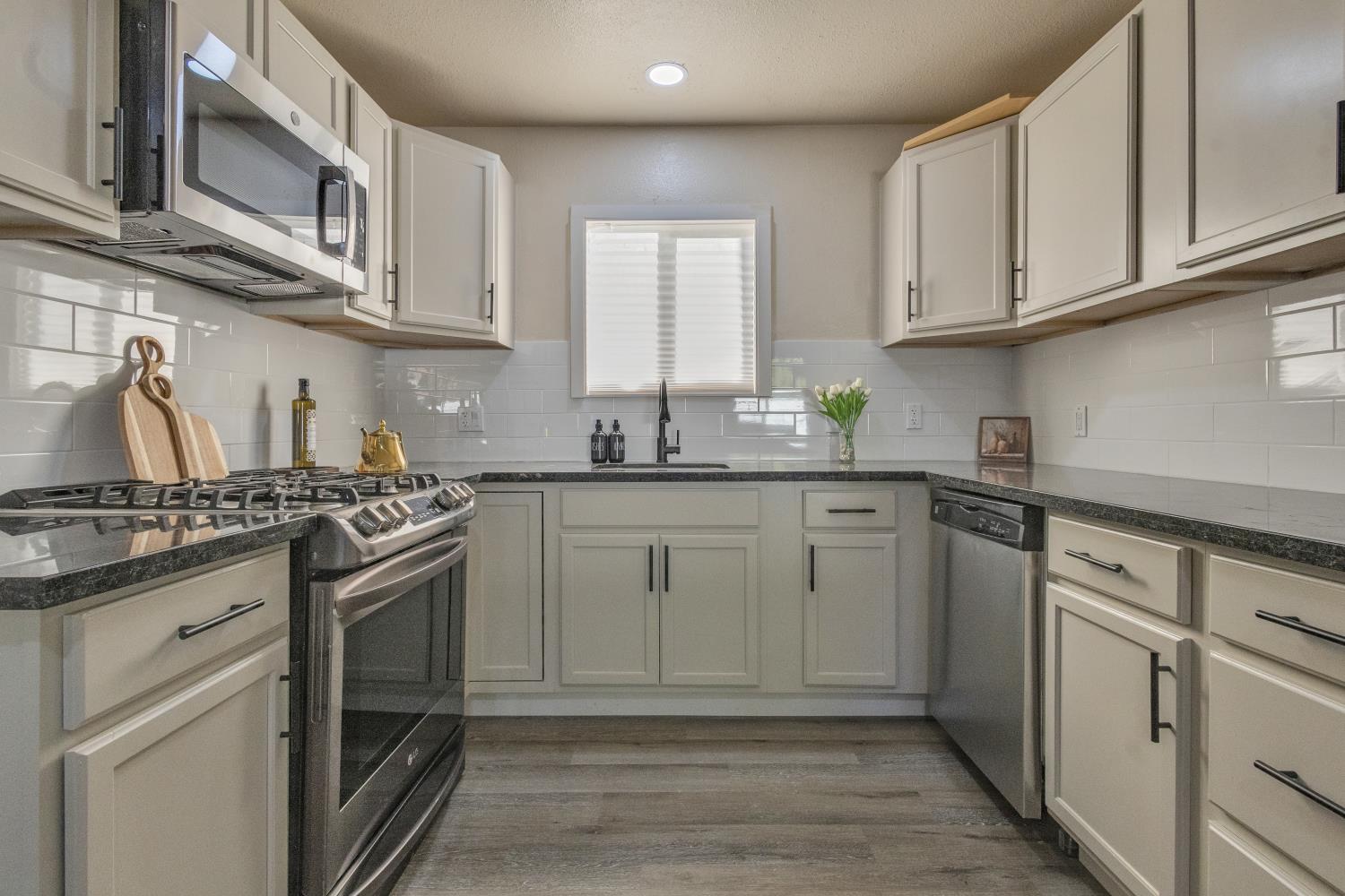 4825 Second St, Modesto, CA 95319