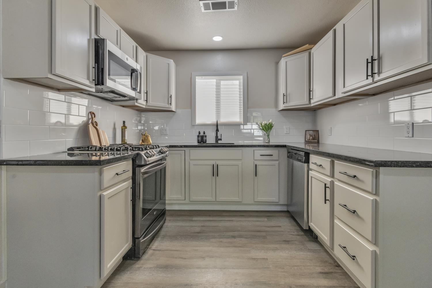 4825 Second St, Modesto, CA 95319