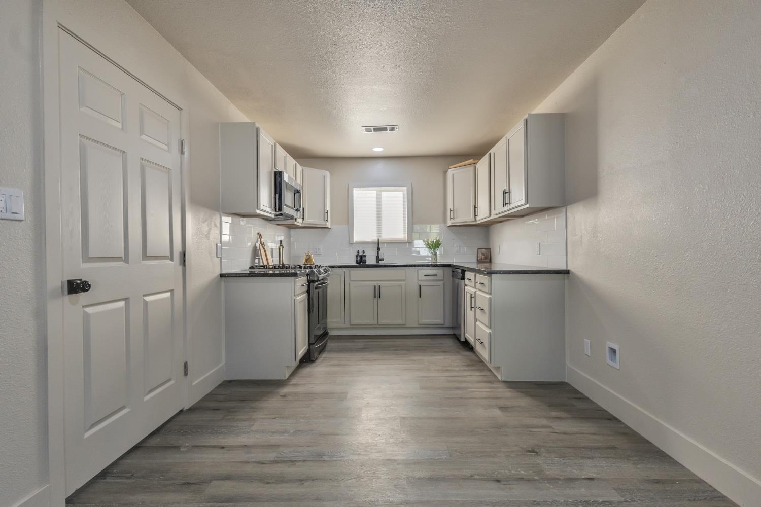 4825 Second St, Modesto, CA 95319