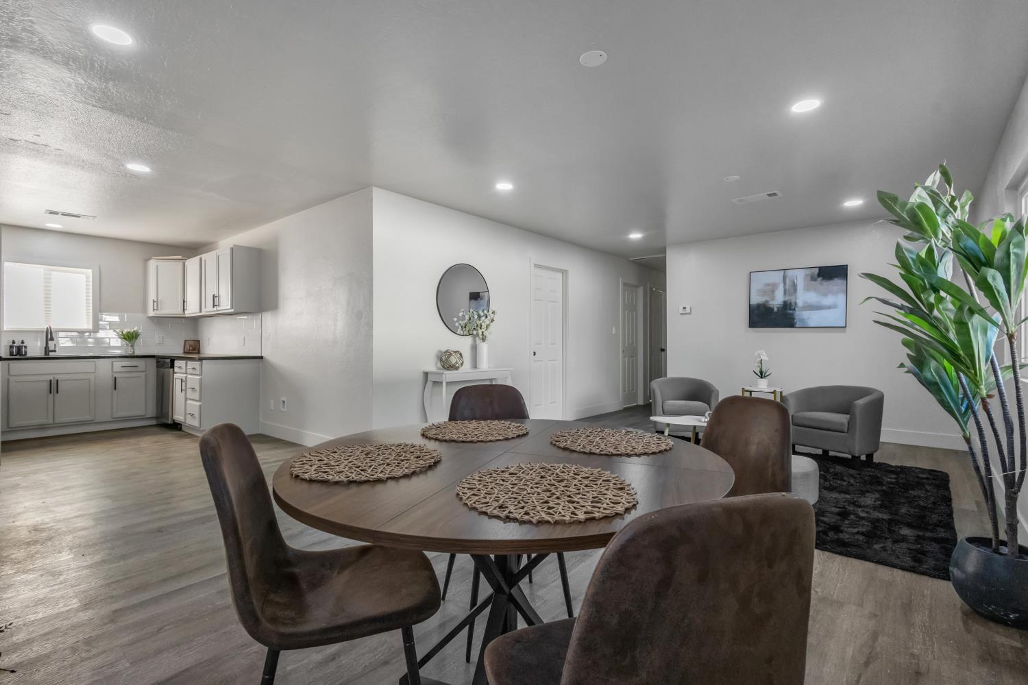 4825 Second St, Modesto, CA 95319