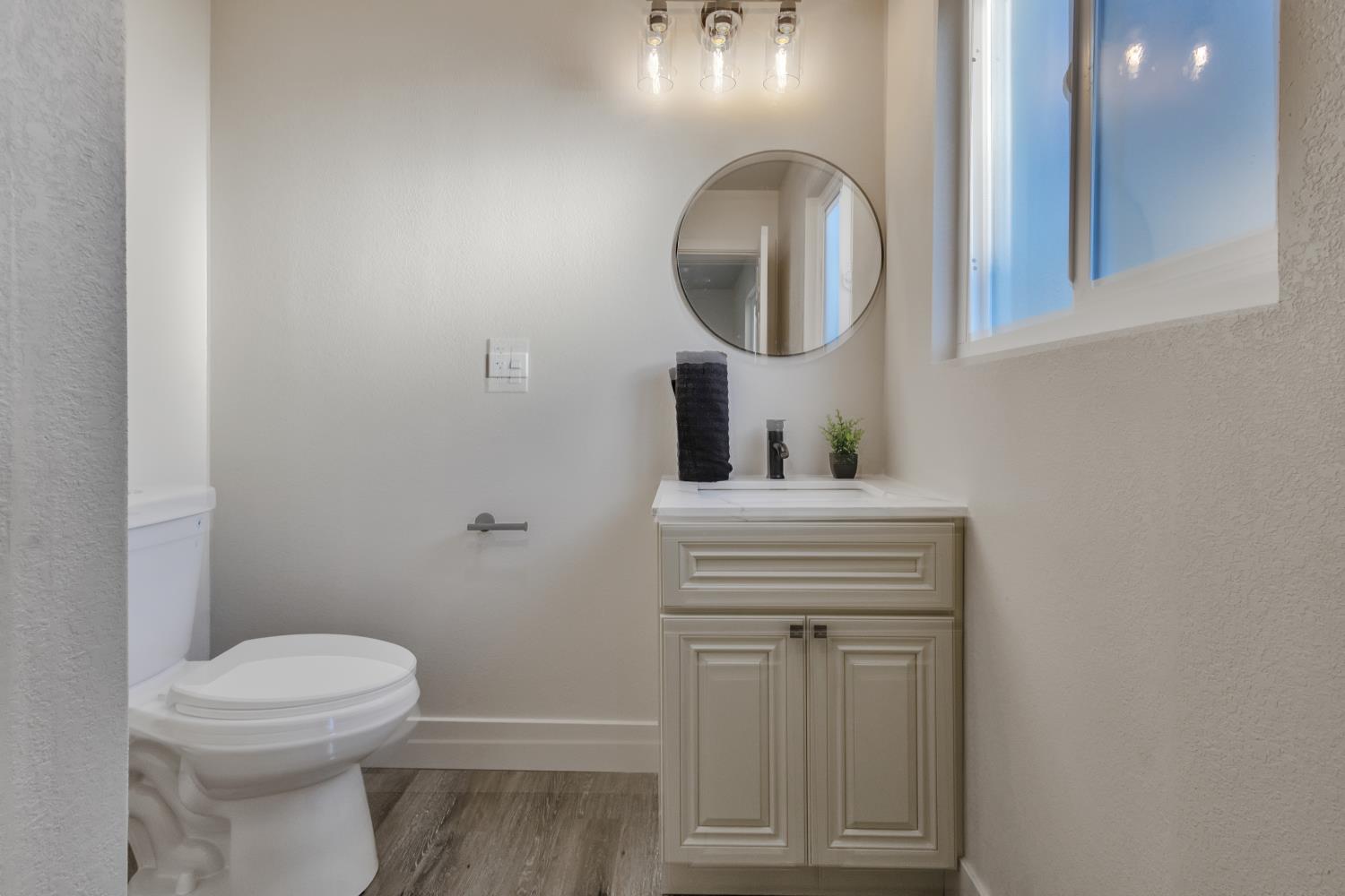 4825 Second St, Modesto, CA 95319
