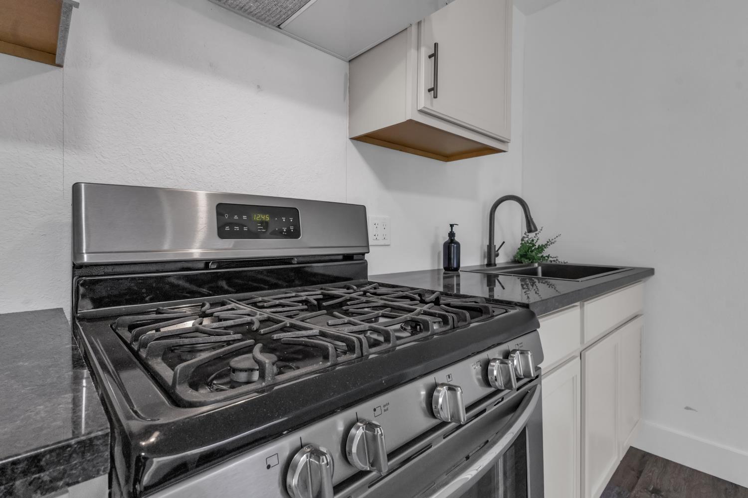 4825 Second St, Modesto, CA 95319