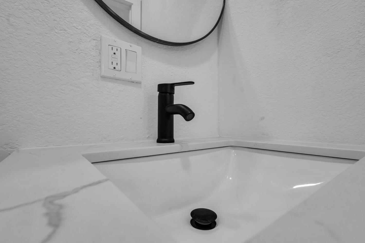 4825 Second St, Modesto, CA 95319