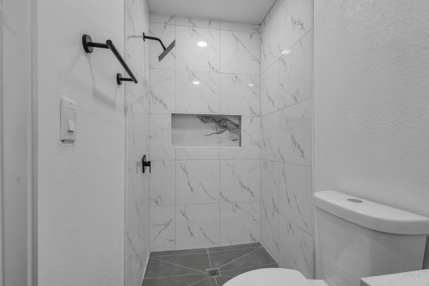4825 Second St, Modesto, CA 95319
