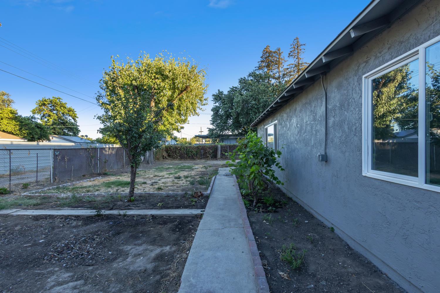 4825 Second St, Modesto, CA 95319