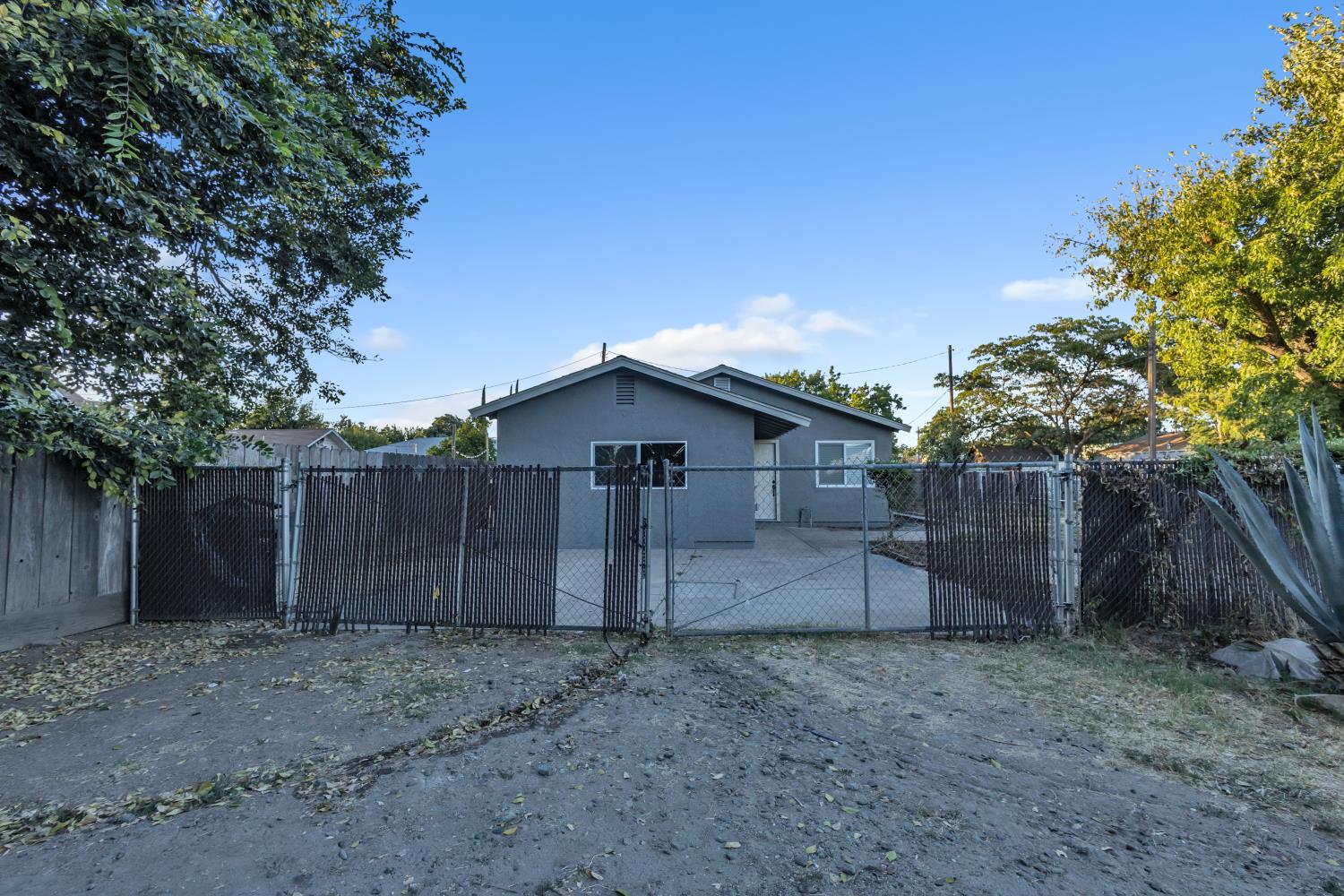 4825 Second St, Modesto, CA 95319