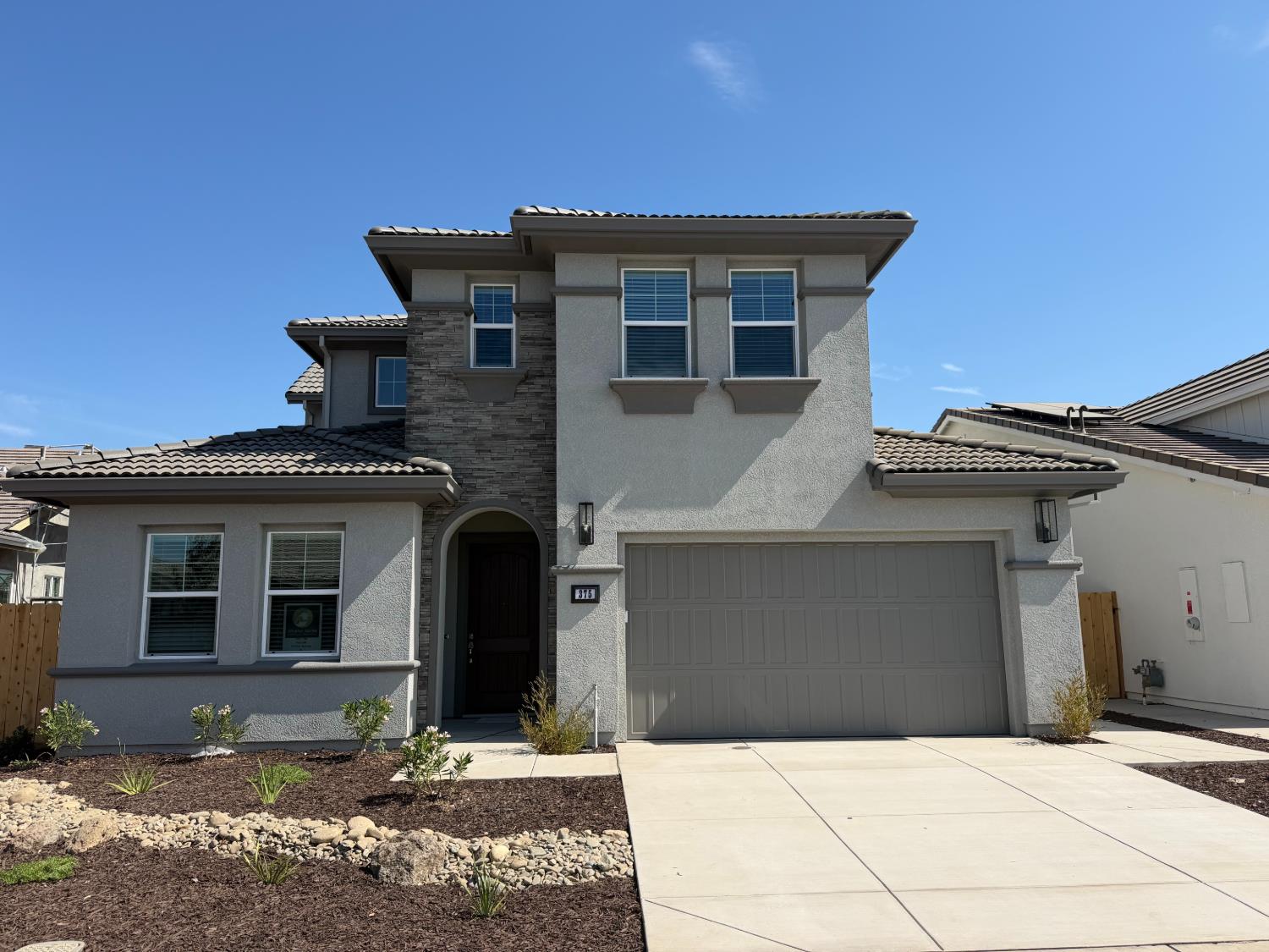 375 S Hot Springs Dr, Manteca, CA 95337