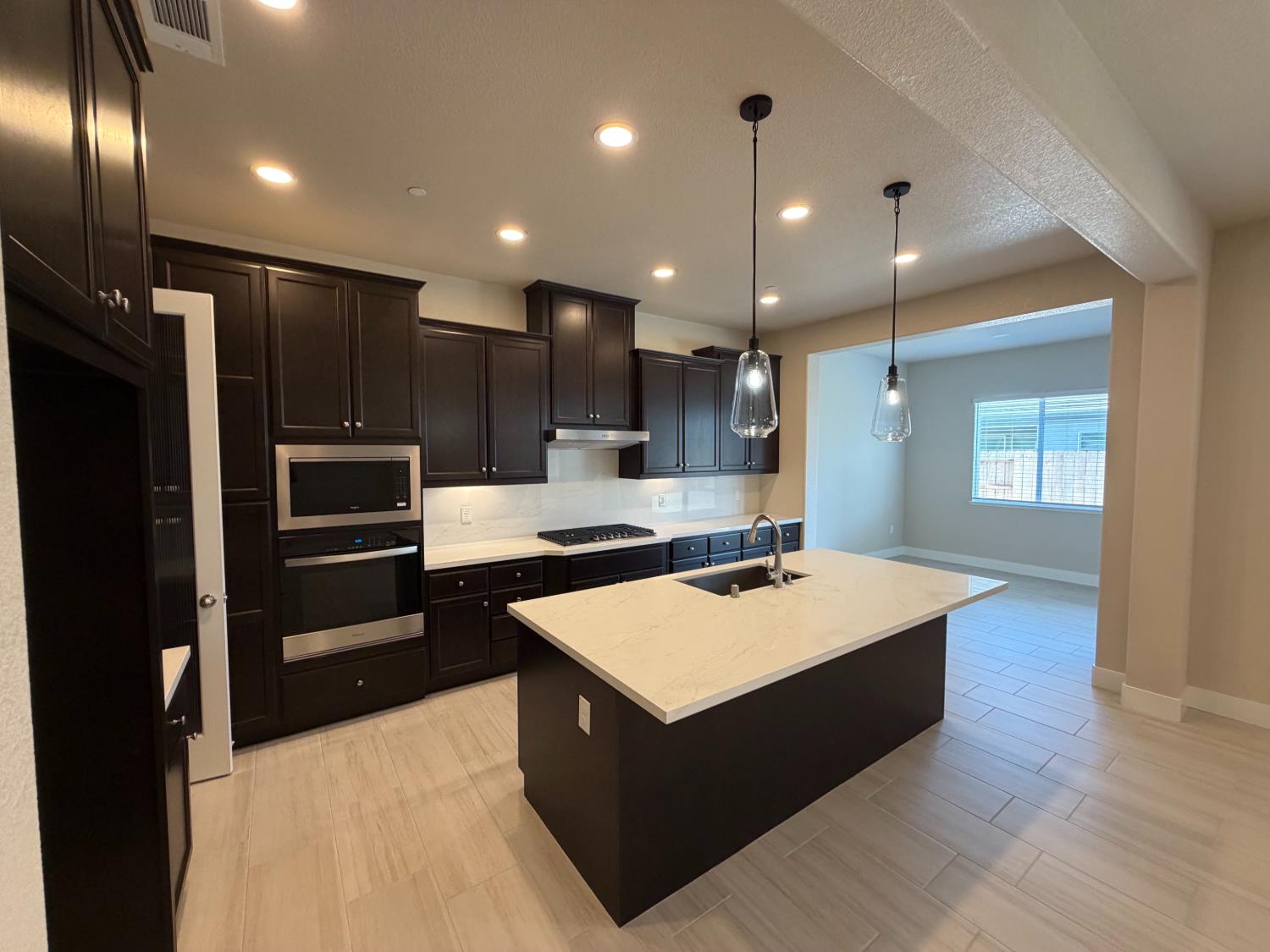 375 S Hot Springs Dr, Manteca, CA 95337