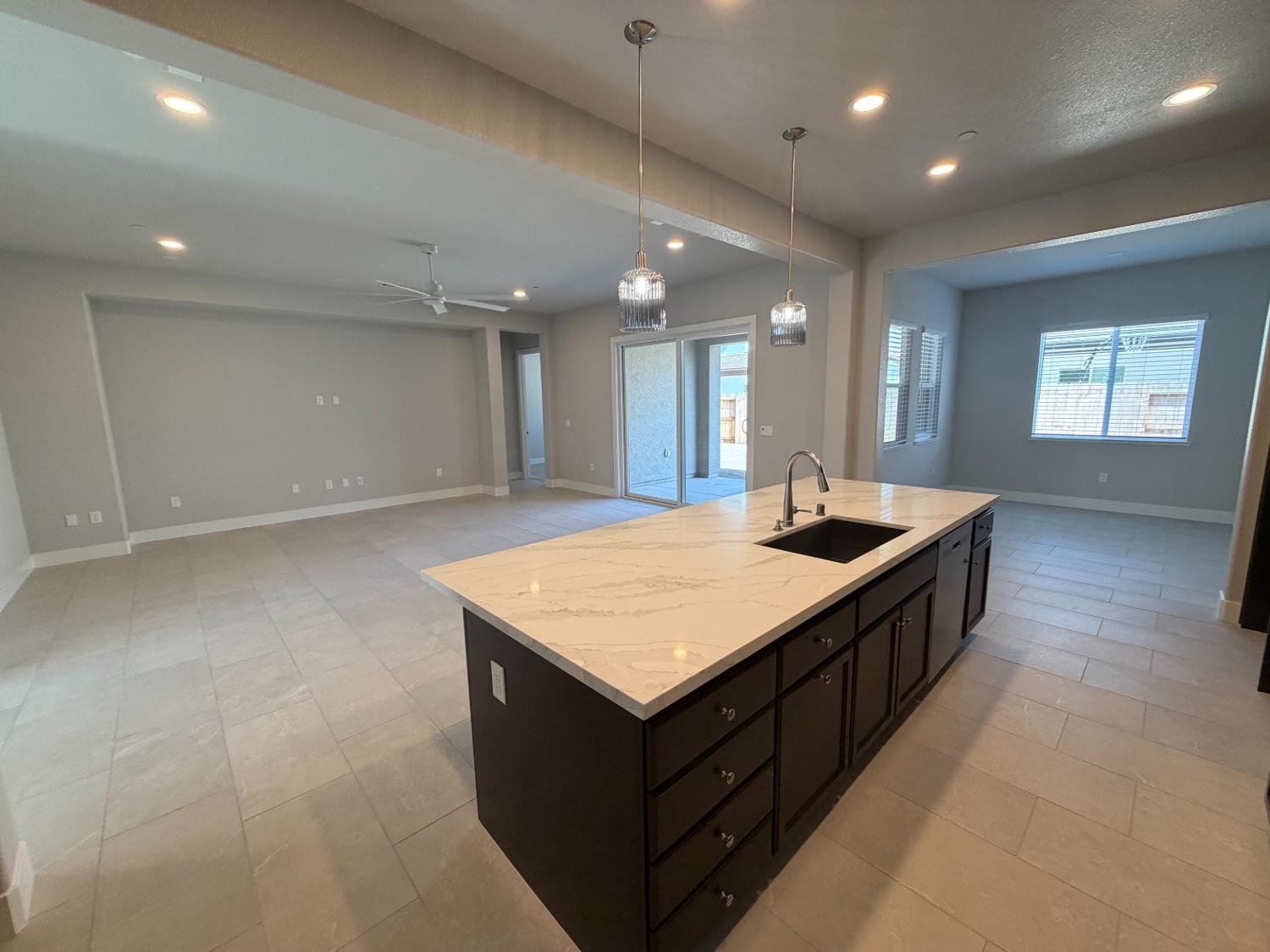 367 Hot Springs Dr, Manteca, CA 95337