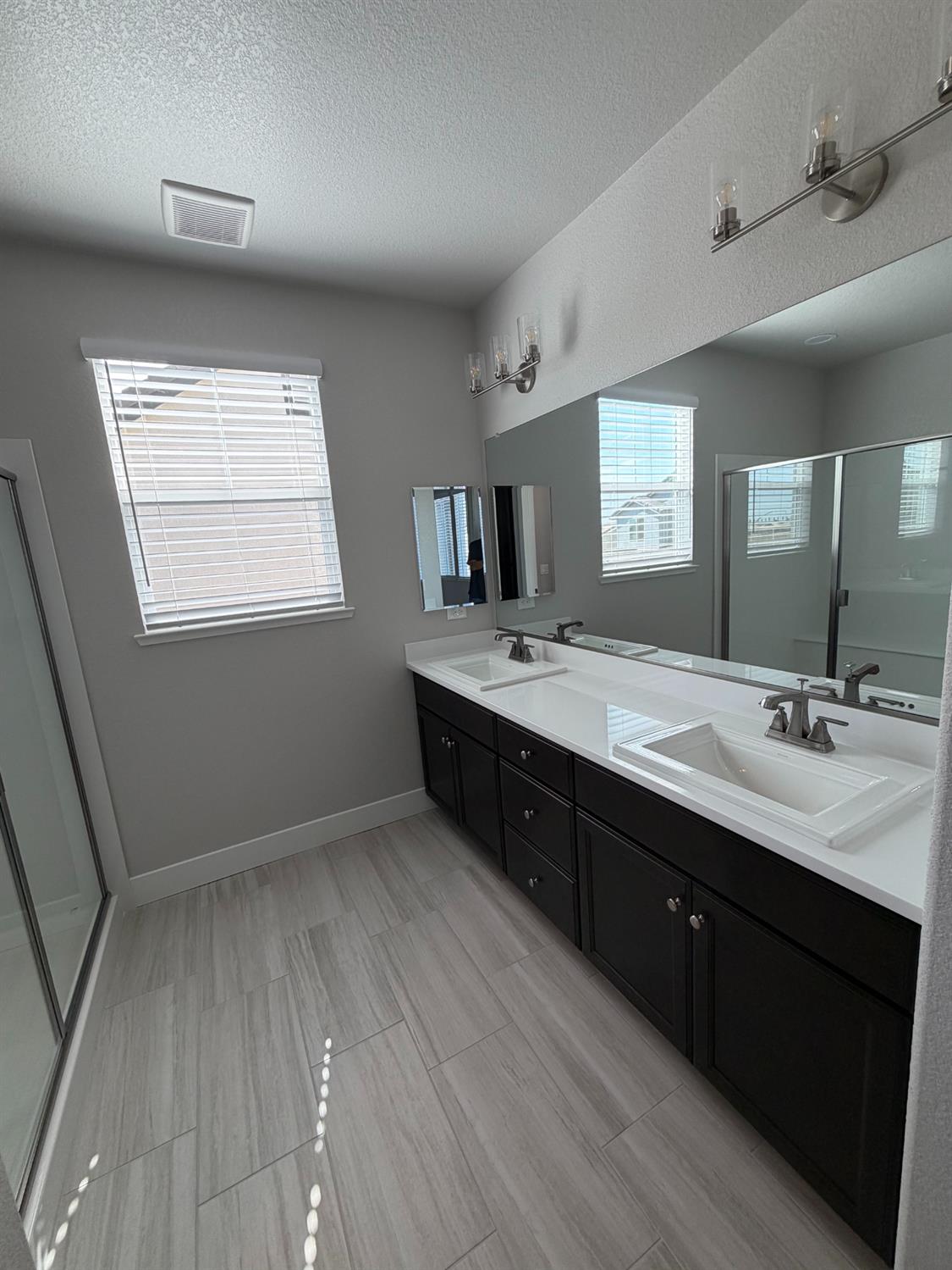 367 Hot Springs Dr, Manteca, CA 95337