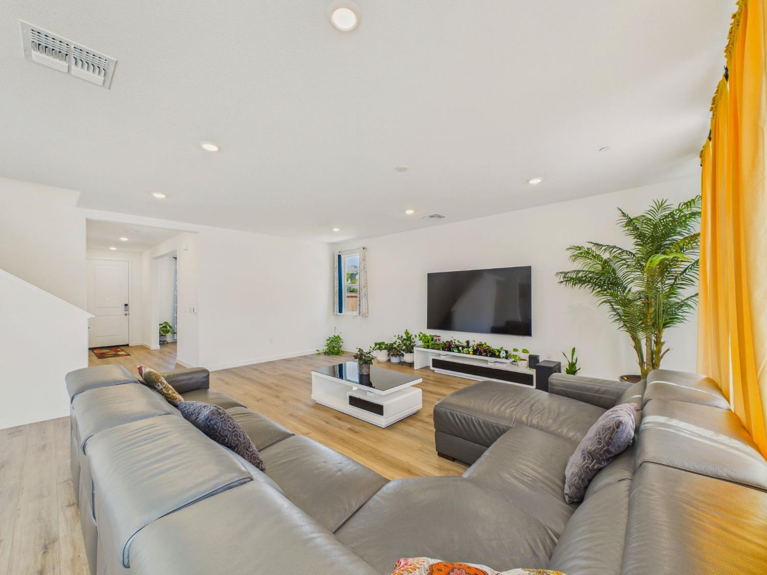 3276 Oak Trail Dr, Manteca, CA 95337
