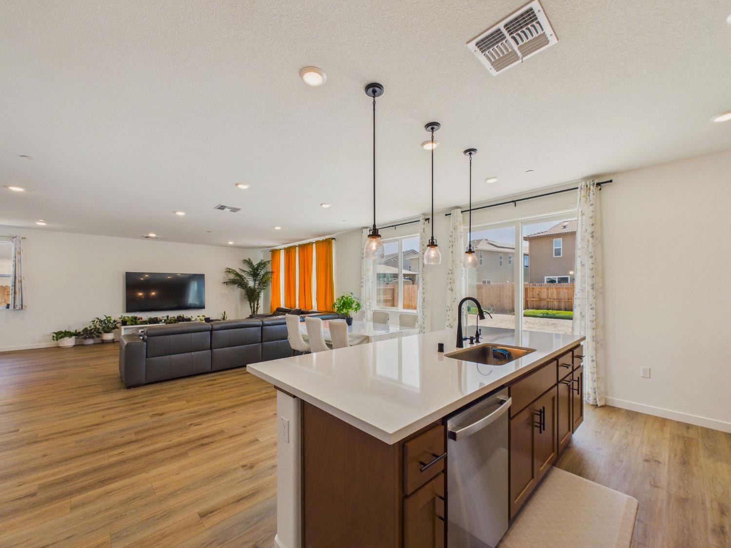 3276 Oak Trail Dr, Manteca, CA 95337