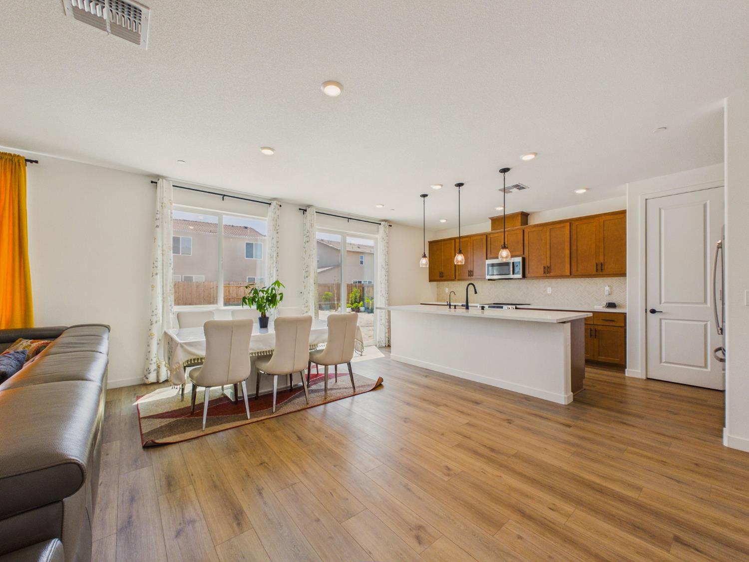 3276 Oak Trail Dr, Manteca, CA 95337