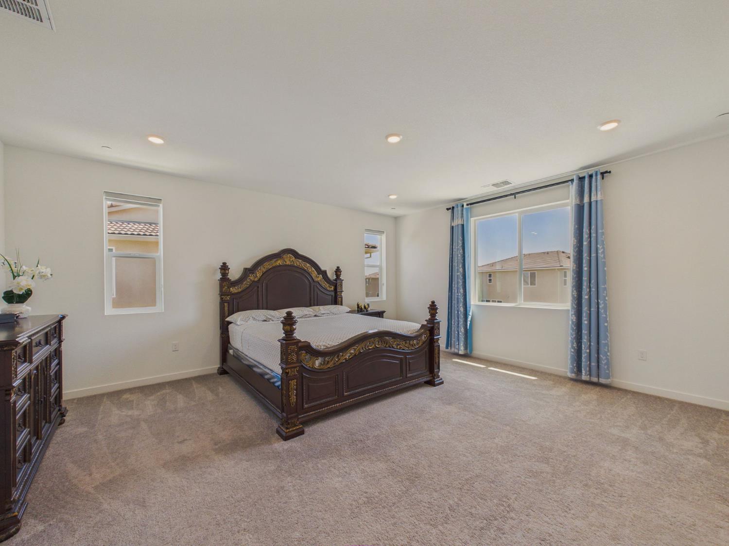 3276 Oak Trail Dr, Manteca, CA 95337