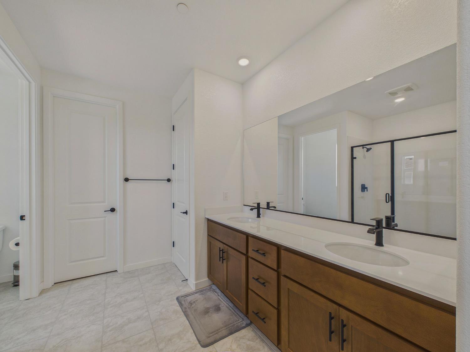 3276 Oak Trail Dr, Manteca, CA 95337