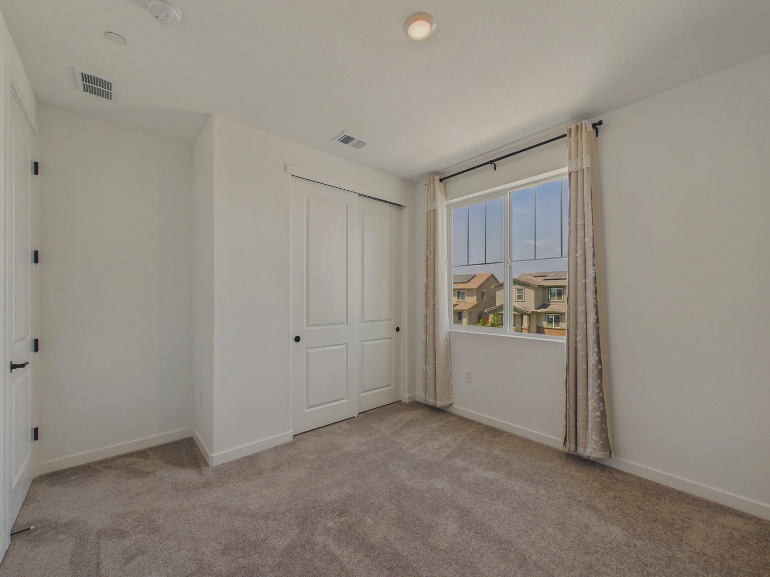3276 Oak Trail Dr, Manteca, CA 95337
