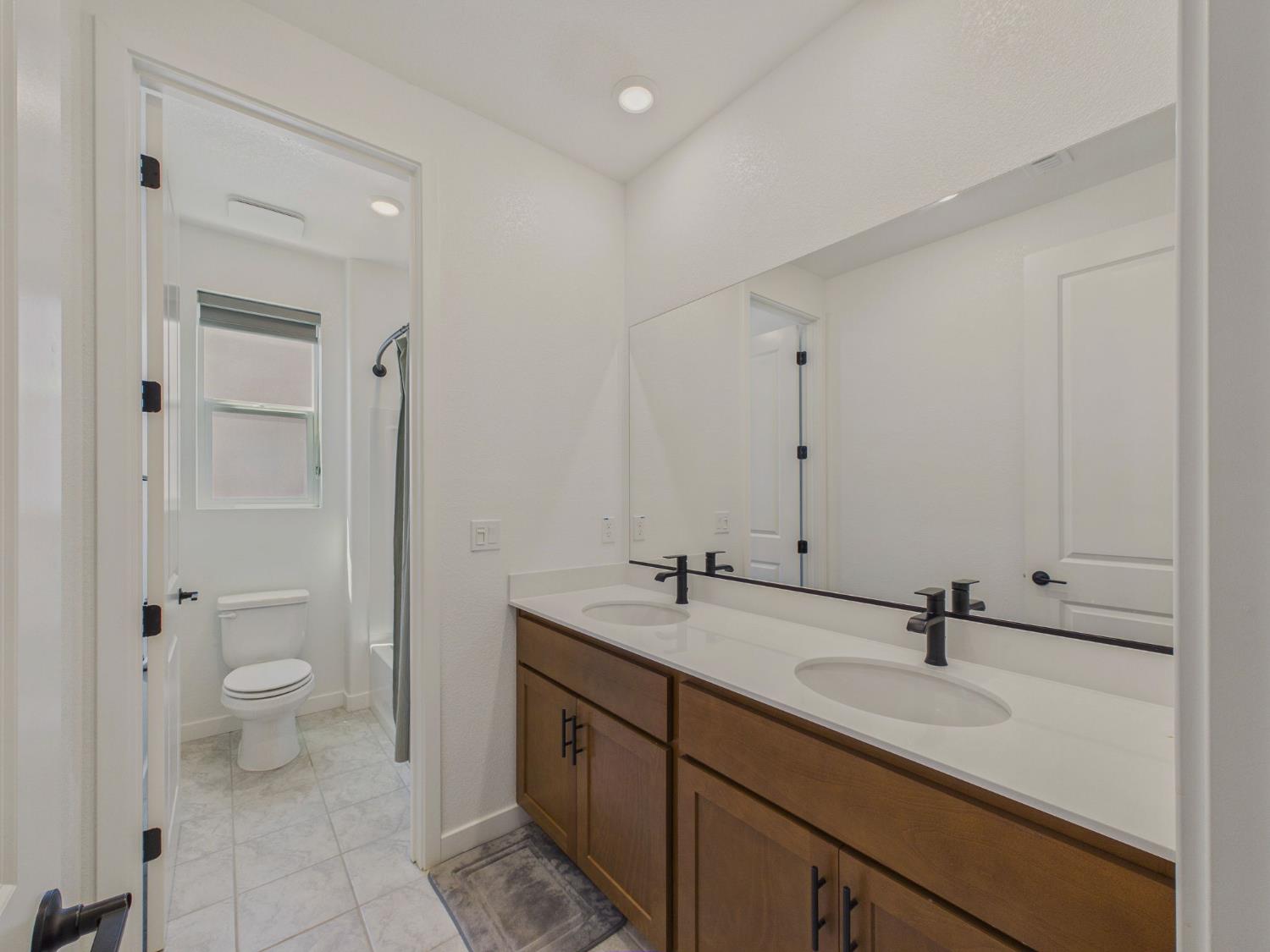 3276 Oak Trail Dr, Manteca, CA 95337