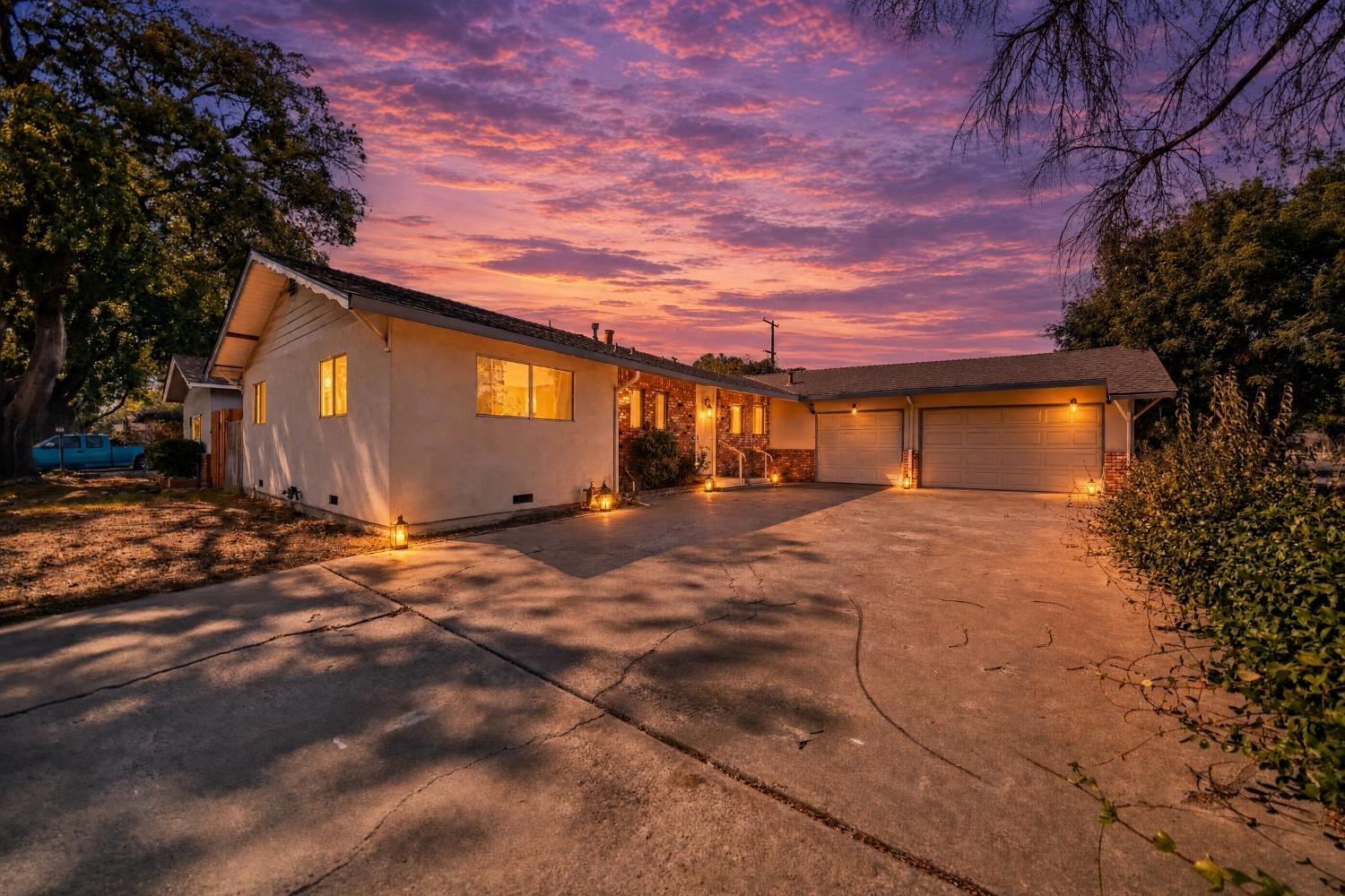 1215 Del Vale Ave, Modesto, CA 95350