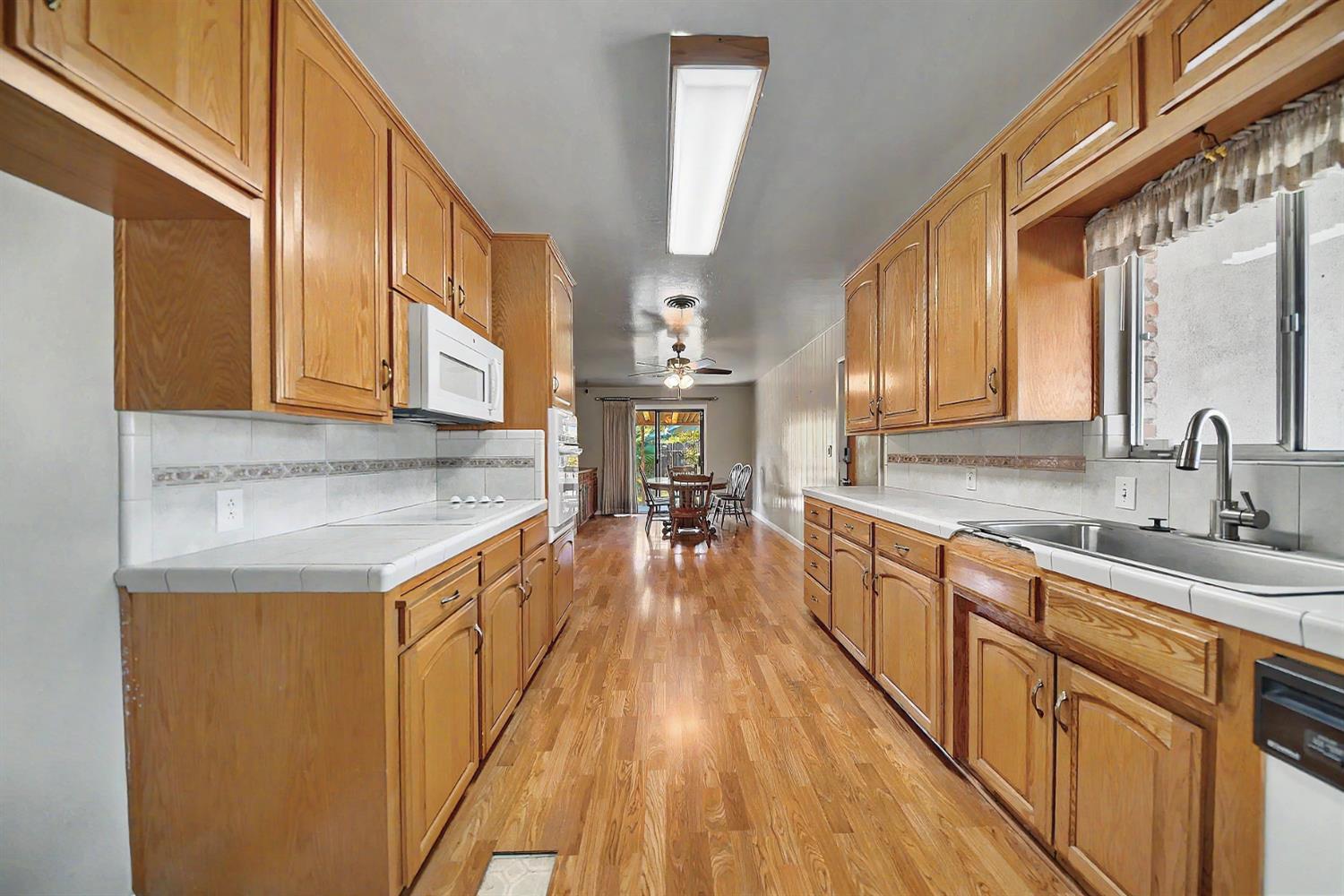 1215 Del Vale Ave, Modesto, CA 95350