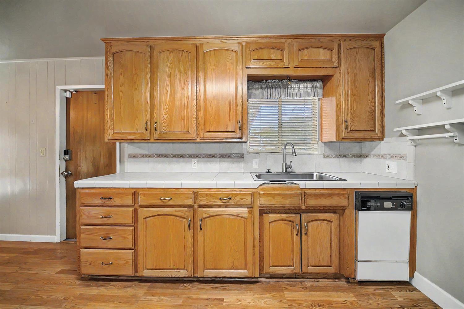 1215 Del Vale Ave, Modesto, CA 95350