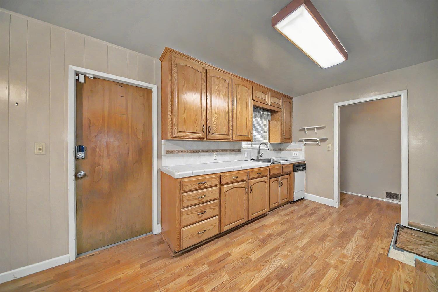 1215 Del Vale Ave, Modesto, CA 95350