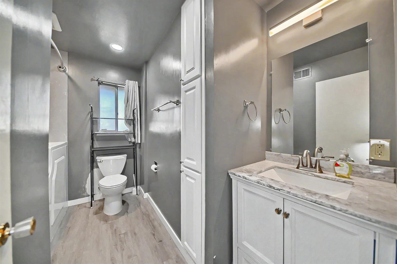 1215 Del Vale Ave, Modesto, CA 95350