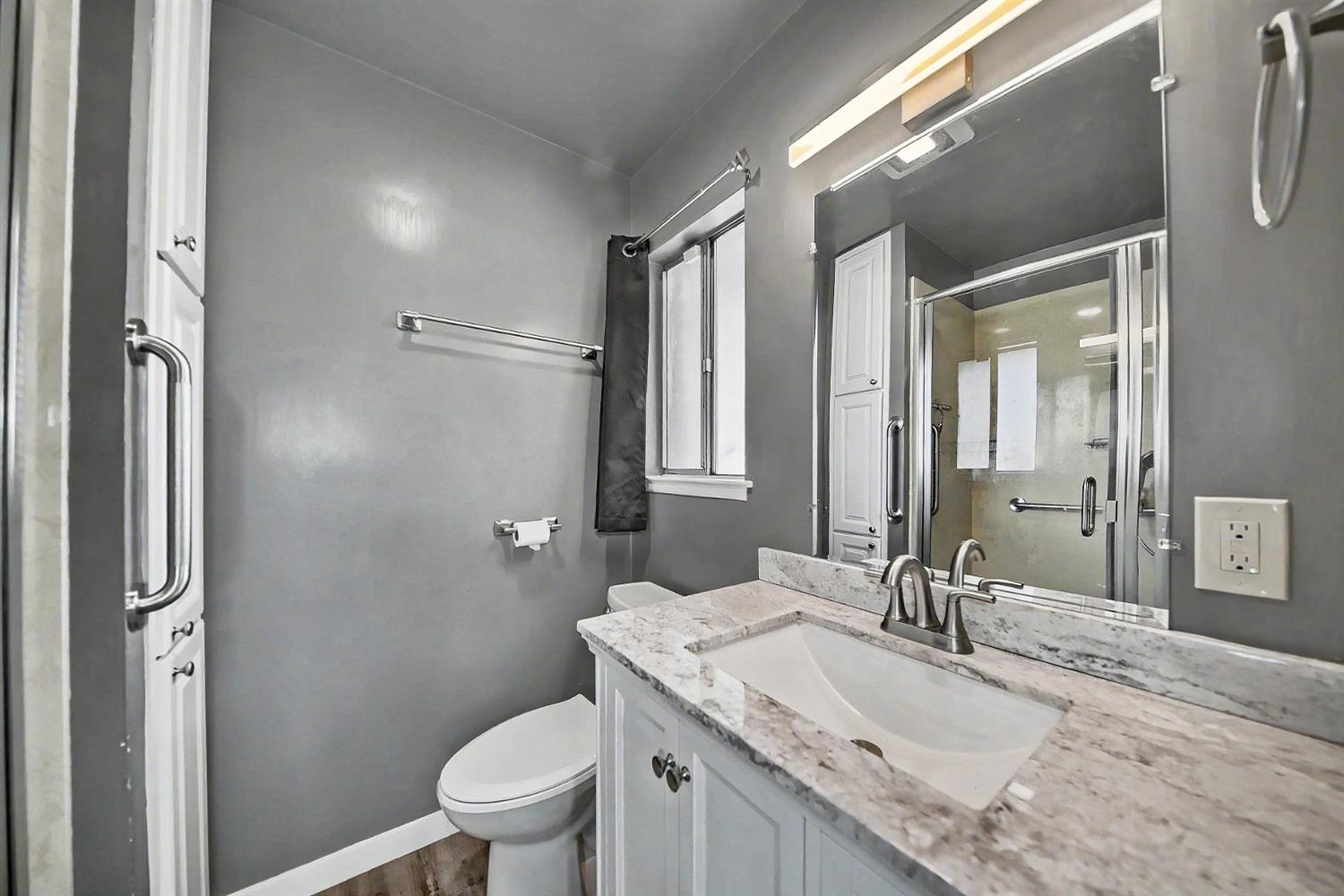 1215 Del Vale Ave, Modesto, CA 95350