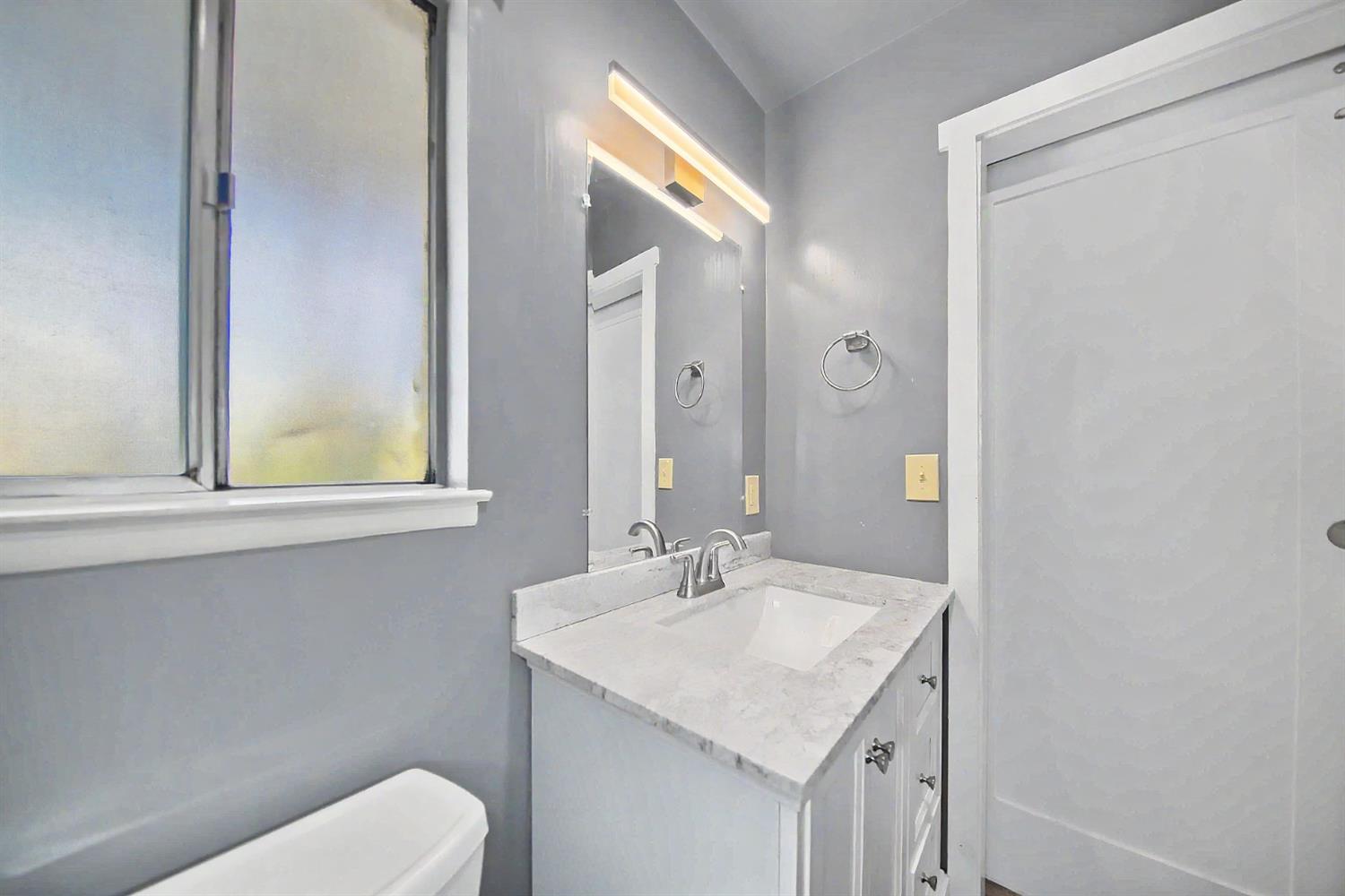 1215 Del Vale Ave, Modesto, CA 95350
