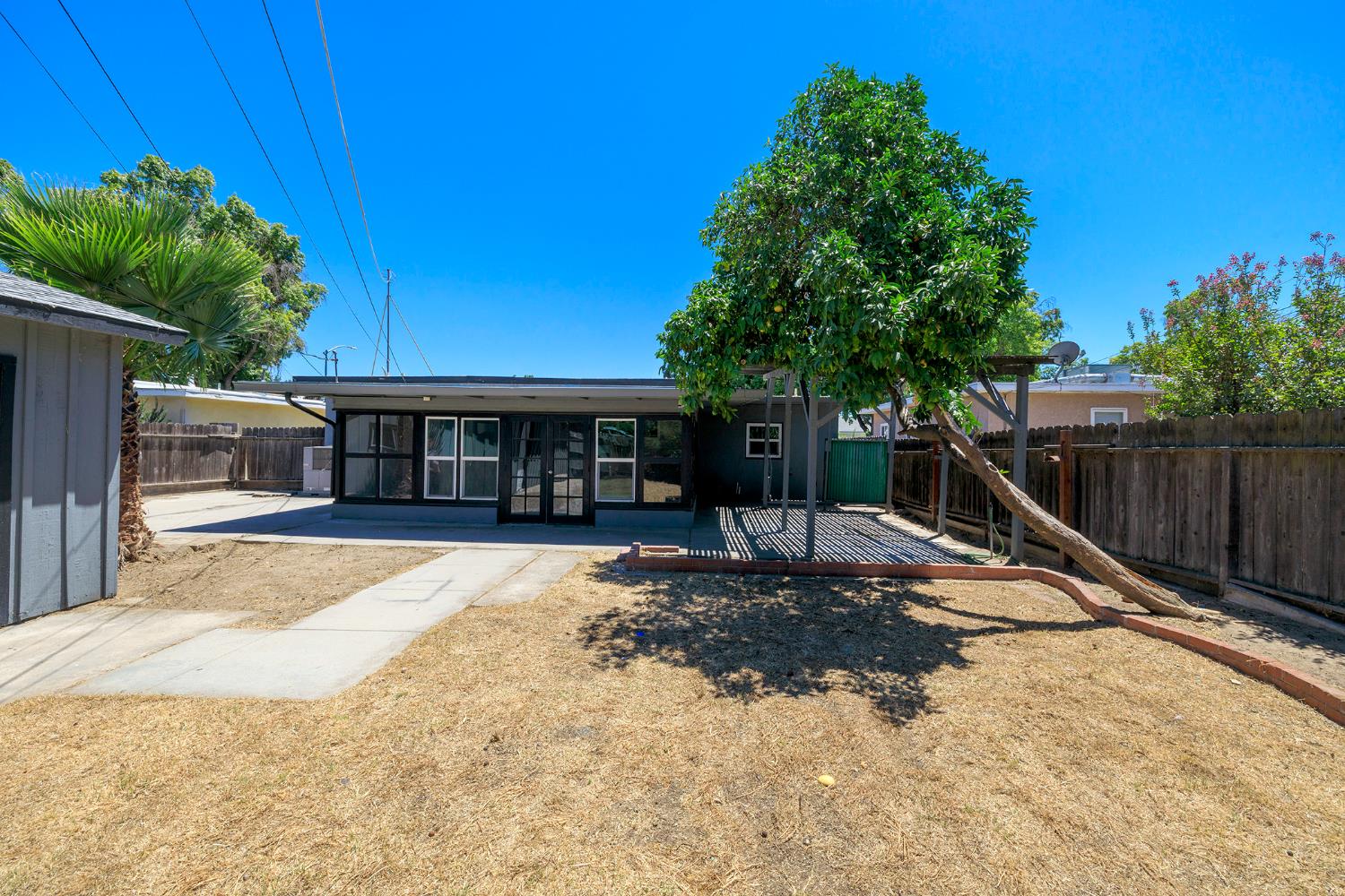 325 Oakshire Ave, Modesto, CA 95354