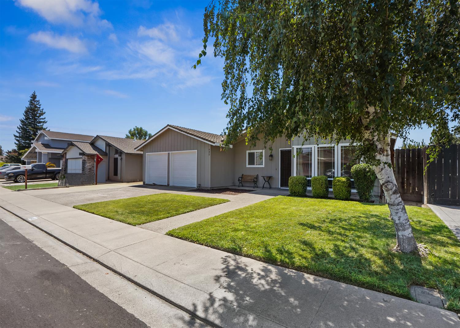 845 Siskiyou Ln, Manteca, CA 95336