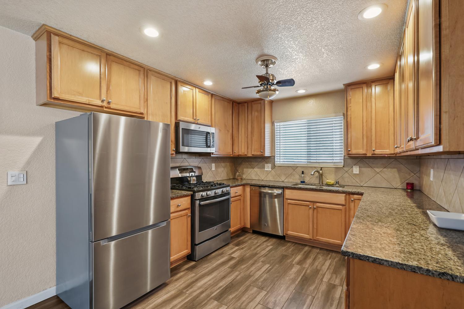 845 Siskiyou Ln, Manteca, CA 95336