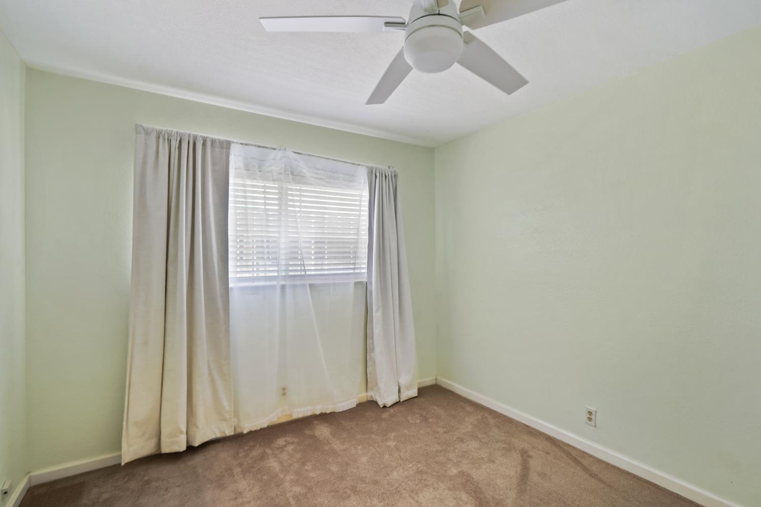 845 Siskiyou Ln, Manteca, CA 95336