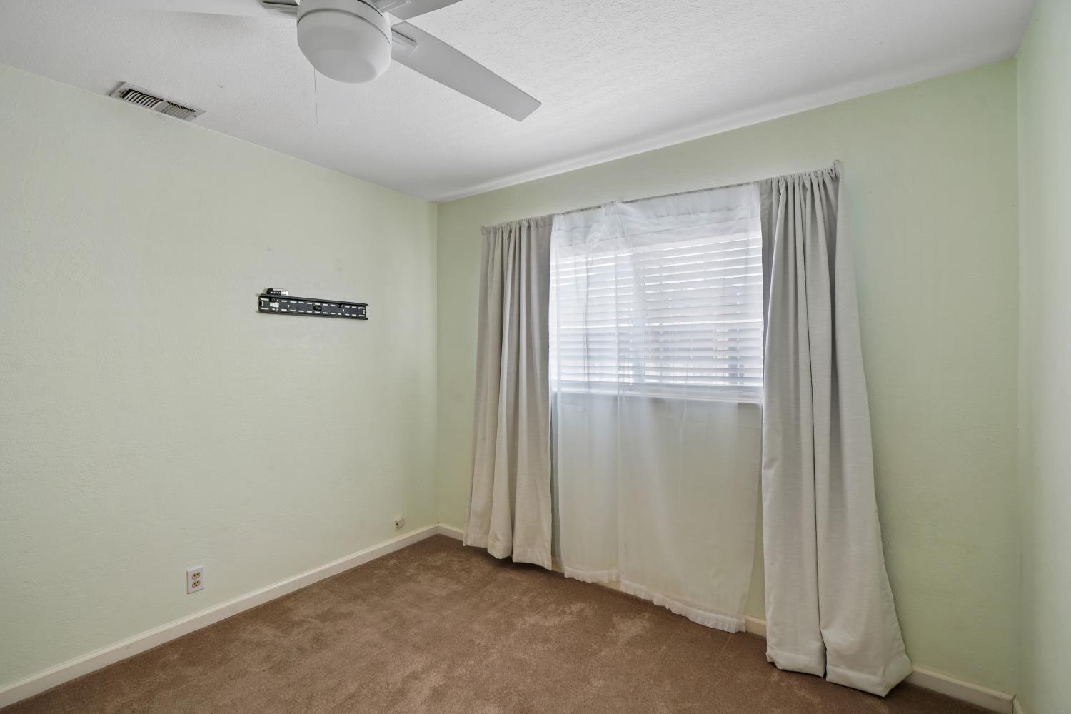 845 Siskiyou Ln, Manteca, CA 95336