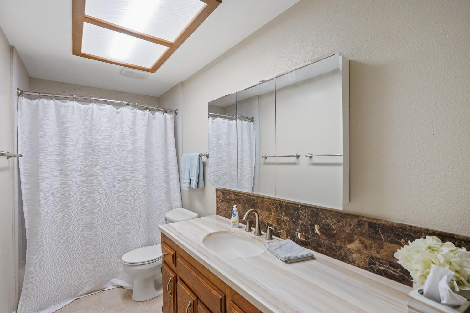 845 Siskiyou Ln, Manteca, CA 95336
