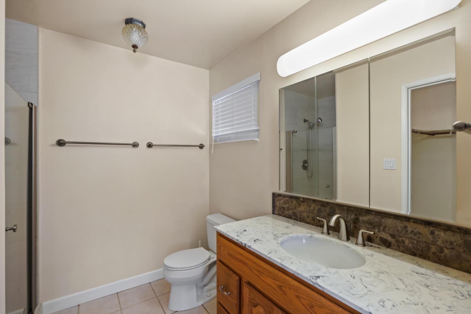 845 Siskiyou Ln, Manteca, CA 95336