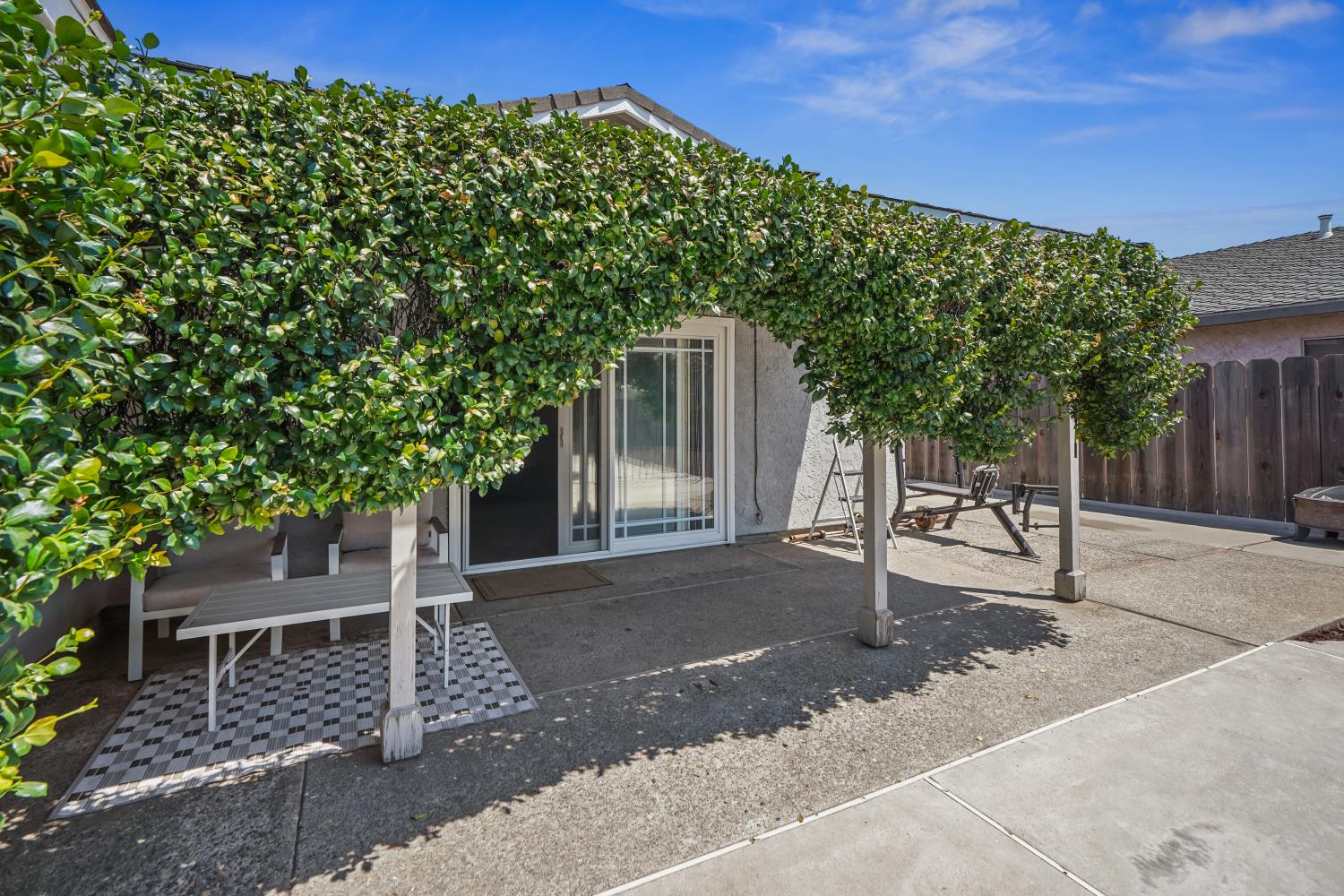 845 Siskiyou Ln, Manteca, CA 95336