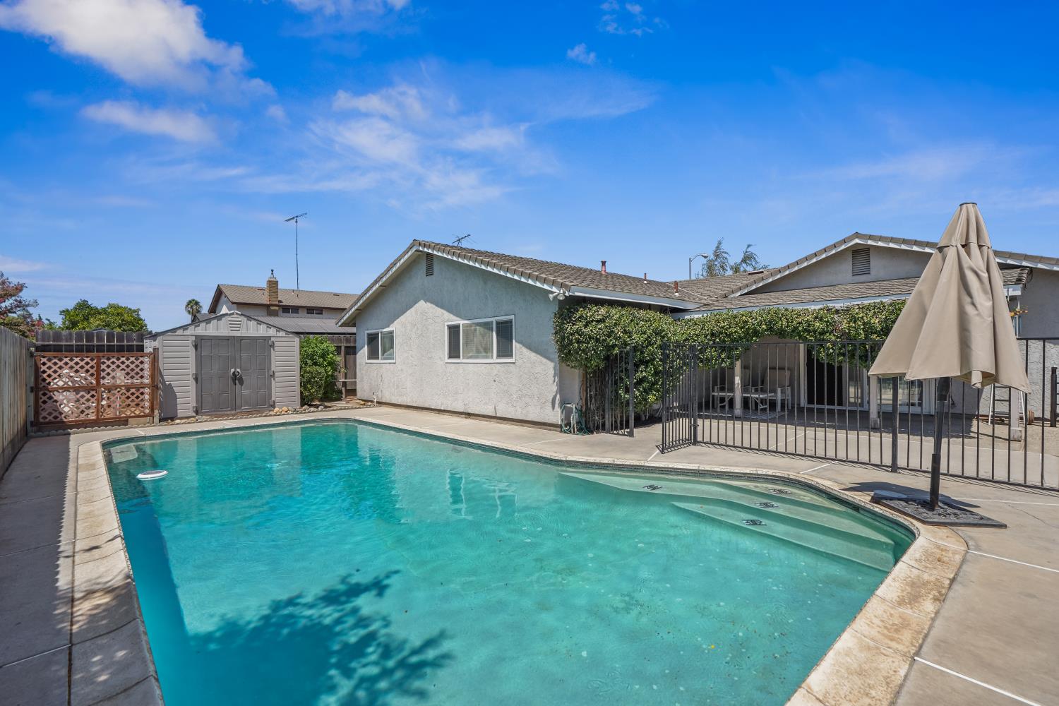 845 Siskiyou Ln, Manteca, CA 95336