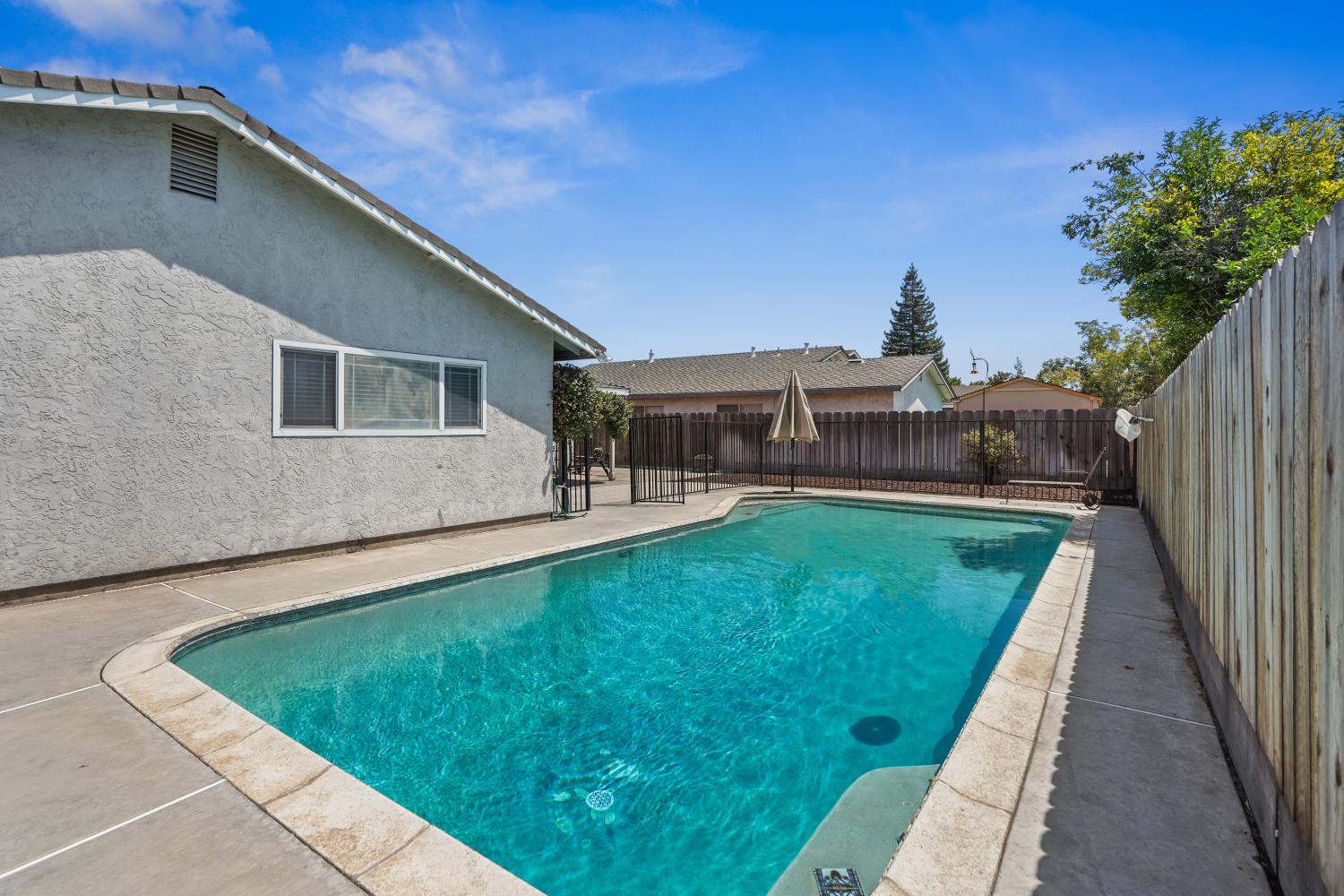 845 Siskiyou Ln, Manteca, CA 95336