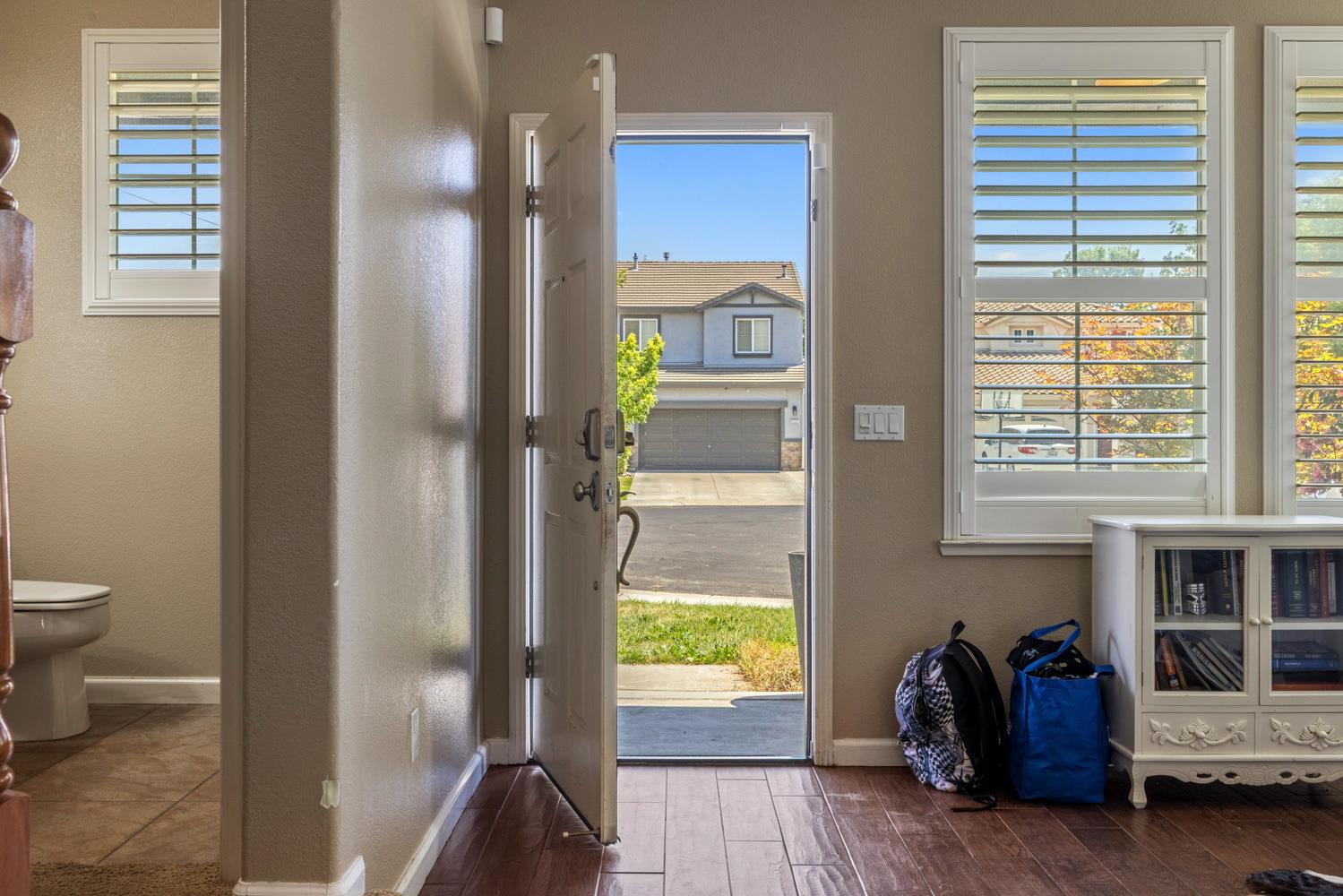 5323 St Elmo Ct, Riverbank, CA 95367