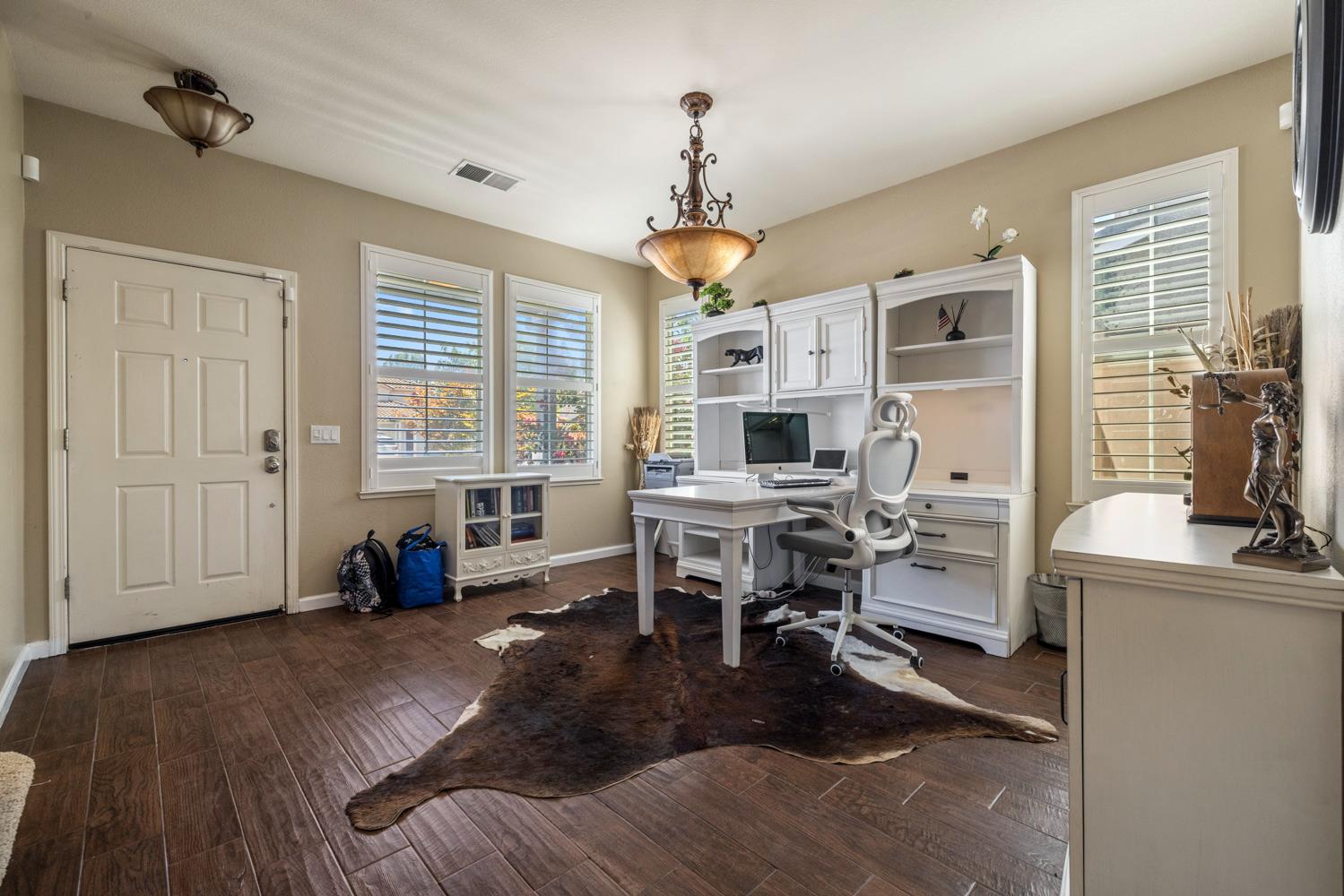 5323 St Elmo Ct, Riverbank, CA 95367