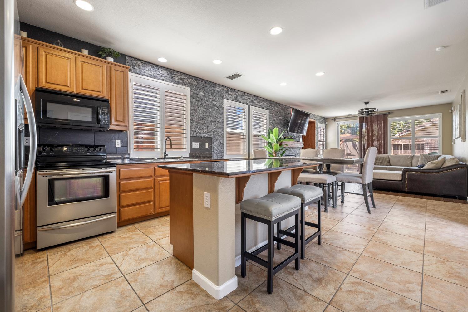 5323 St Elmo Ct, Riverbank, CA 95367