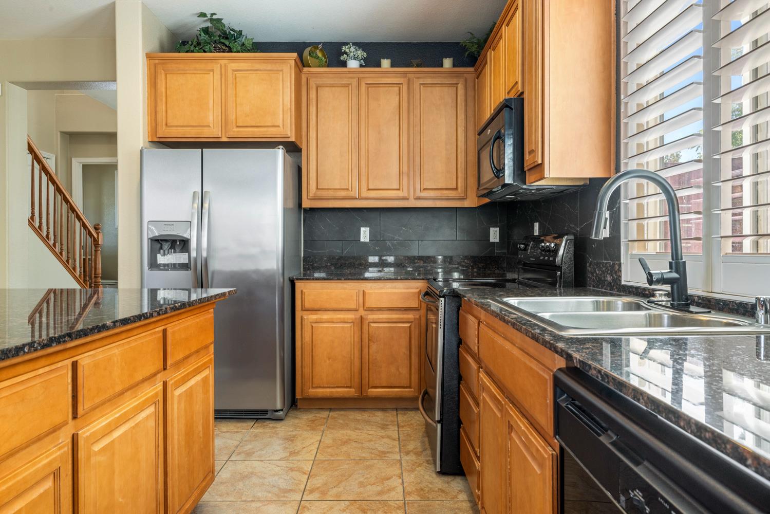 5323 St Elmo Ct, Riverbank, CA 95367